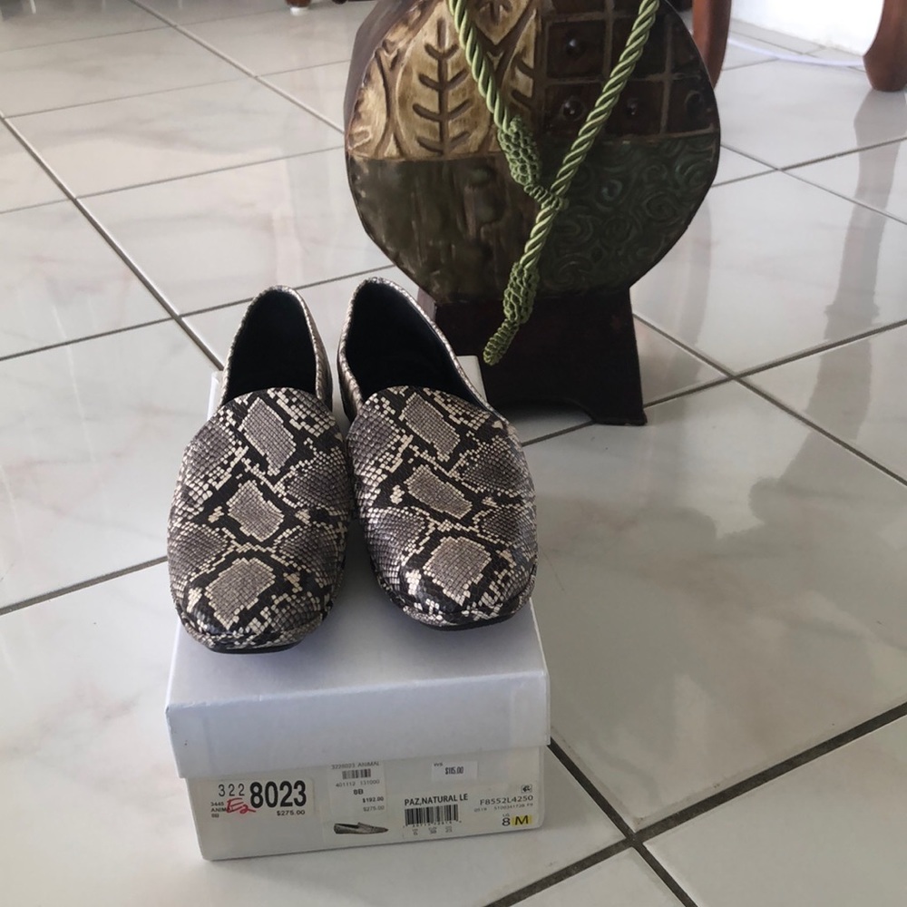 Animal print Vince Camuto flats